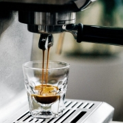 e’Longhi Dedica EC 685.M Espresso Siebträgermaschine | 15 bar | Professionelle | Siebträgermaschine bis 500 Euro